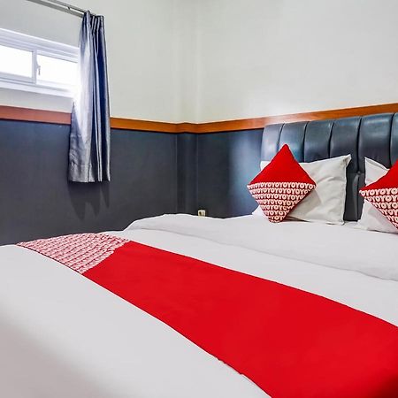 B Shaw Hotel Джакарта Экстерьер фото