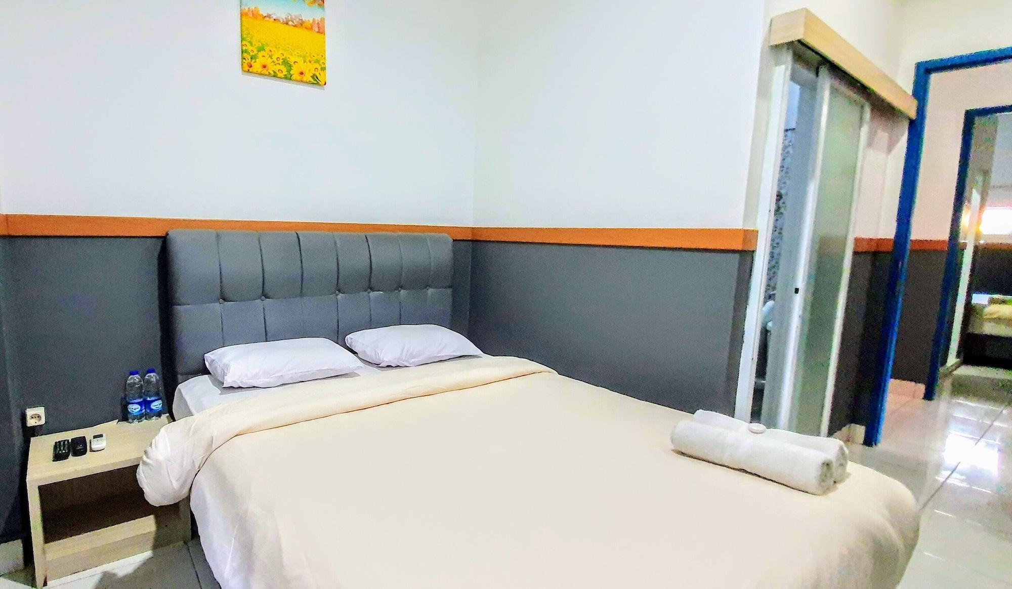 B Shaw Hotel Джакарта Экстерьер фото