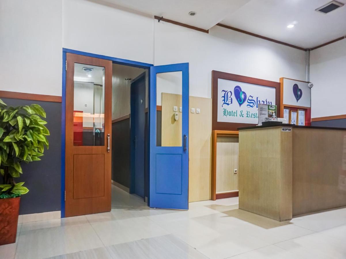 B Shaw Hotel Джакарта Экстерьер фото