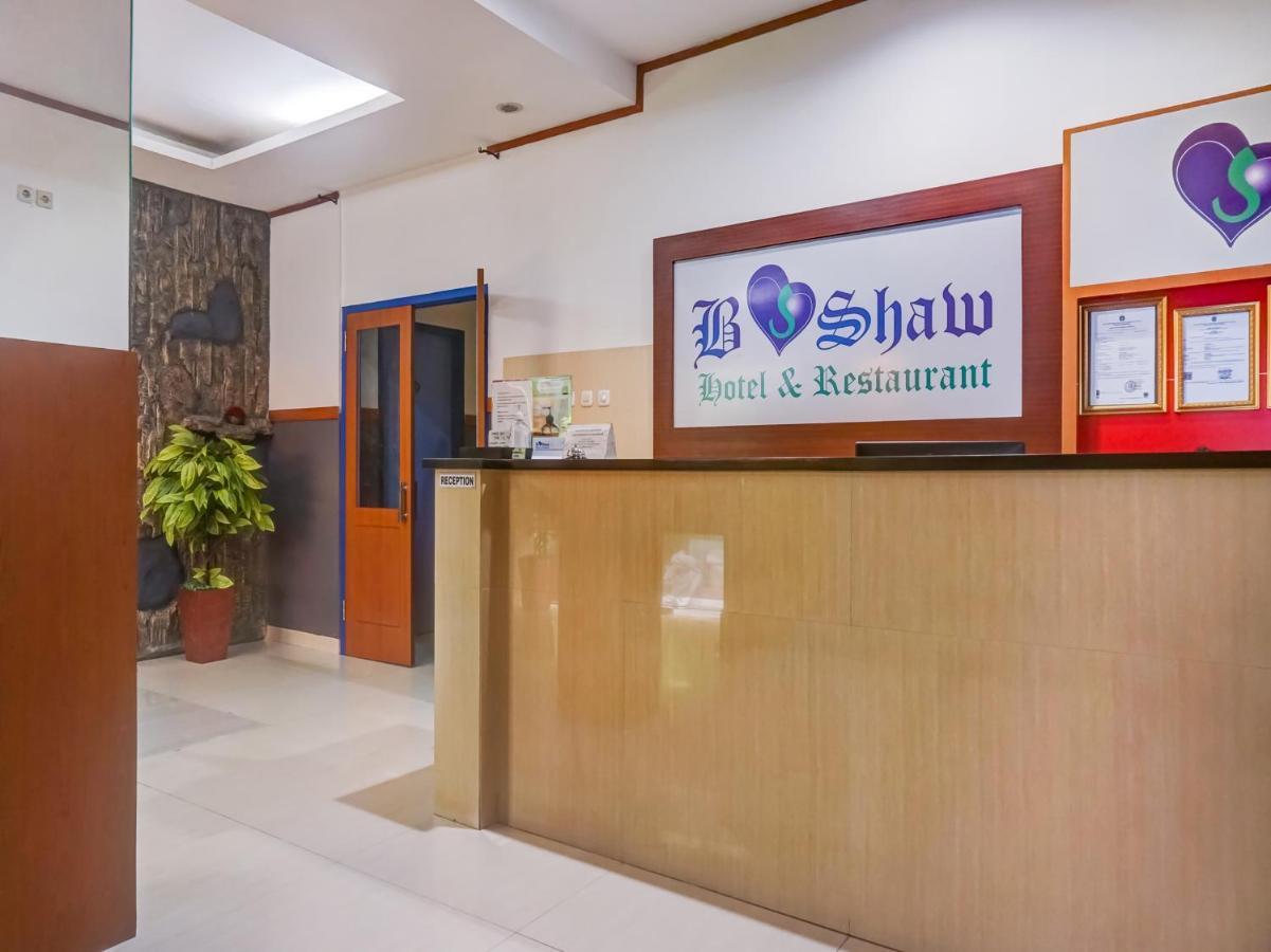 B Shaw Hotel Джакарта Экстерьер фото