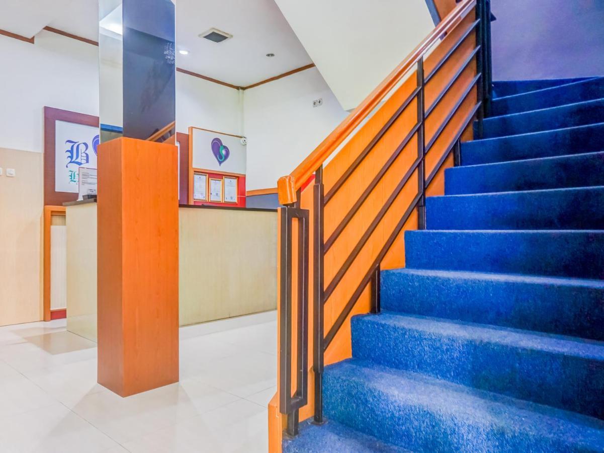 B Shaw Hotel Джакарта Экстерьер фото