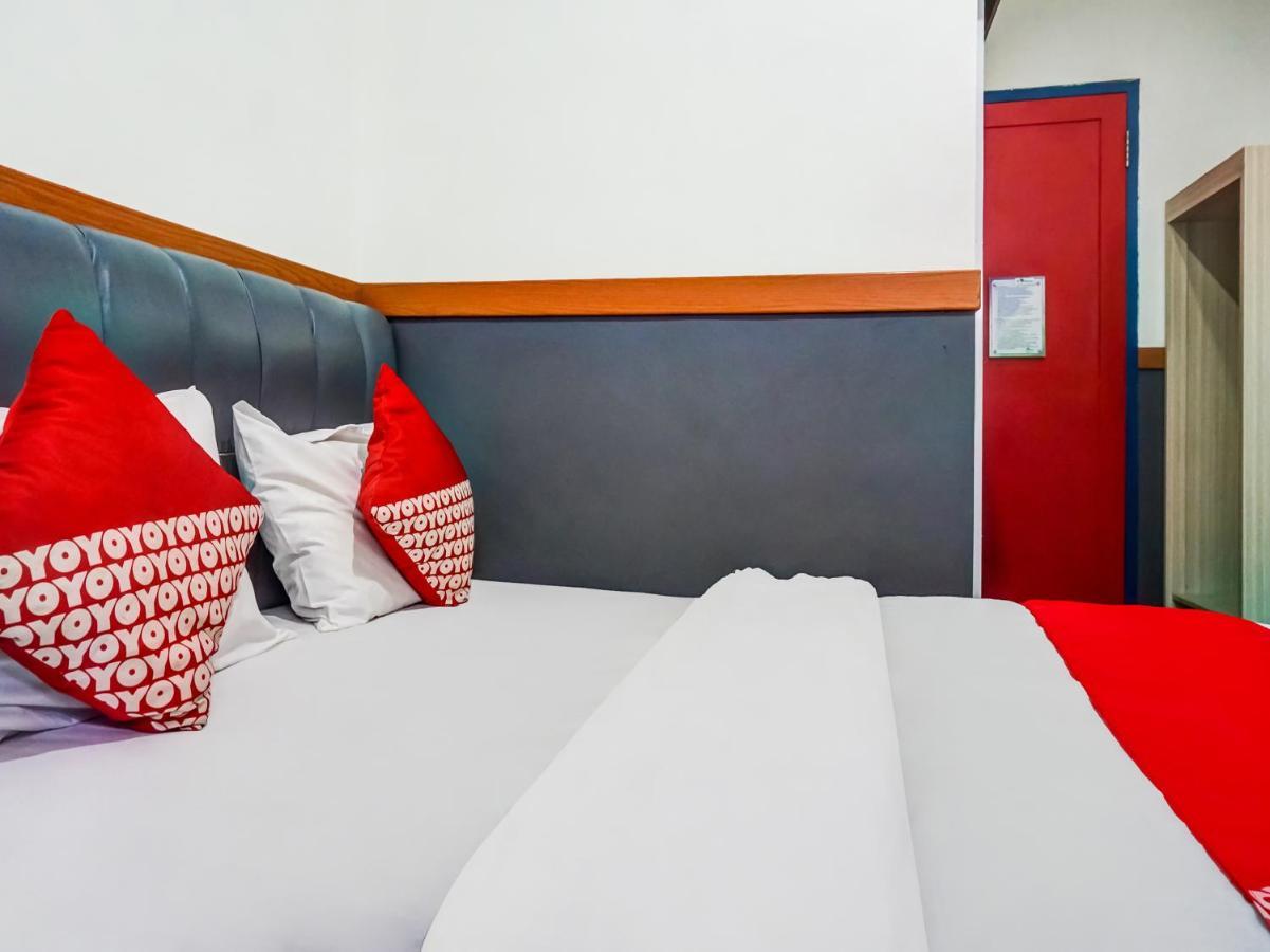 B Shaw Hotel Джакарта Экстерьер фото