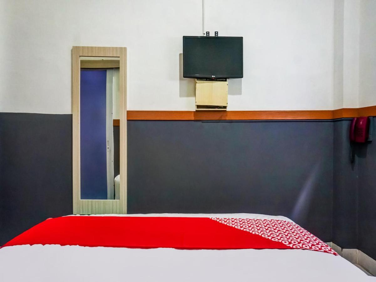 B Shaw Hotel Джакарта Экстерьер фото