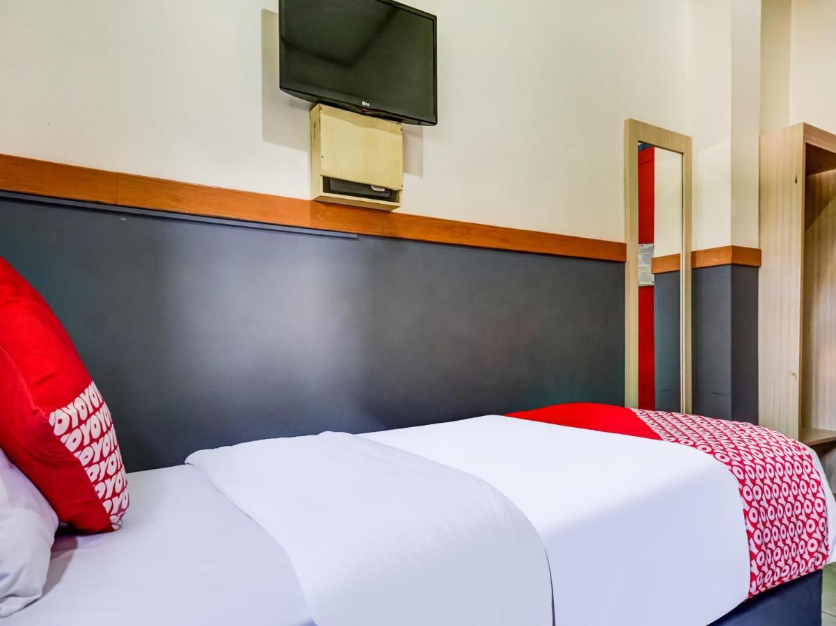 B Shaw Hotel Джакарта Экстерьер фото