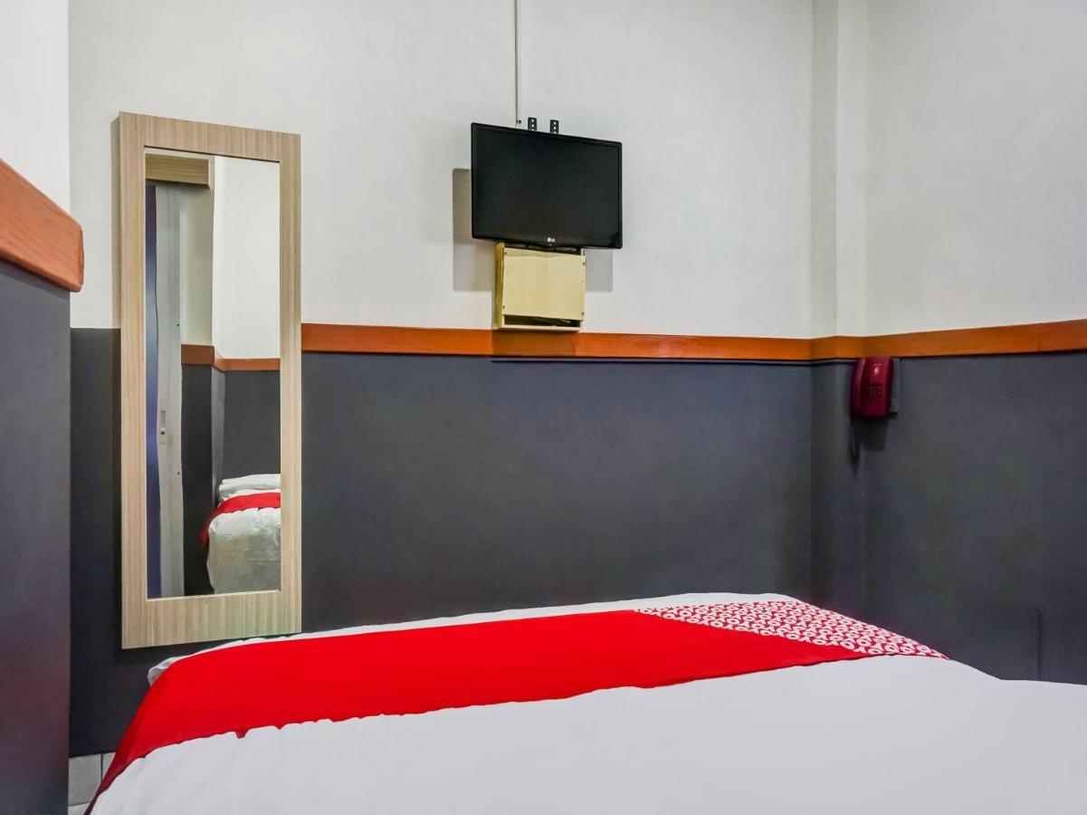 B Shaw Hotel Джакарта Экстерьер фото