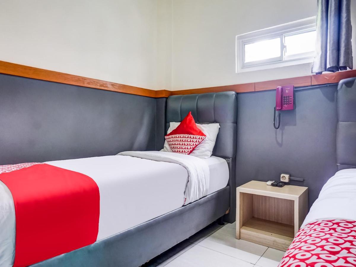 B Shaw Hotel Джакарта Экстерьер фото