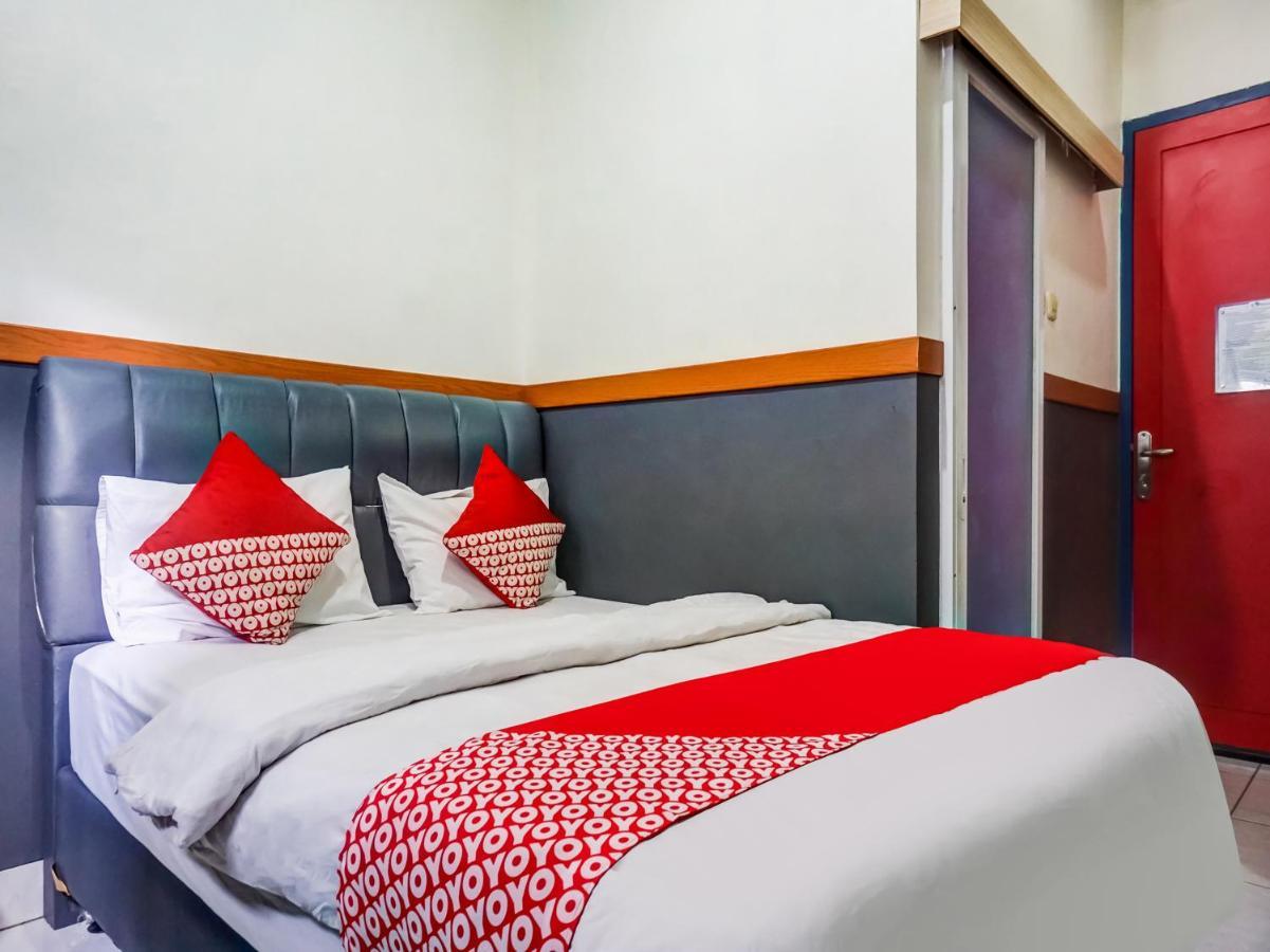B Shaw Hotel Джакарта Экстерьер фото