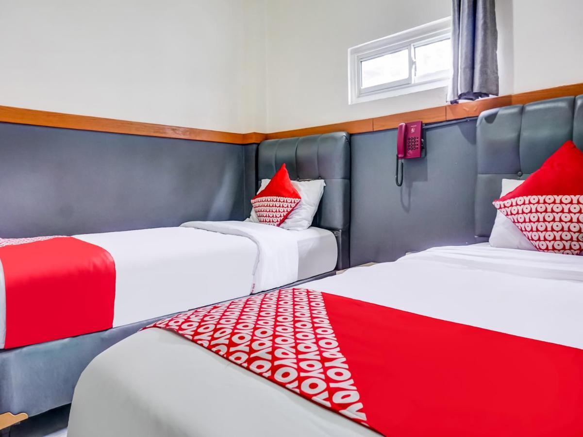 B Shaw Hotel Джакарта Экстерьер фото