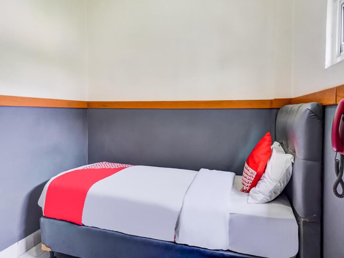B Shaw Hotel Джакарта Экстерьер фото