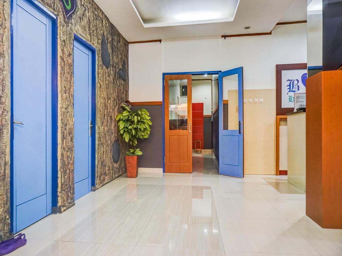B Shaw Hotel Джакарта Экстерьер фото