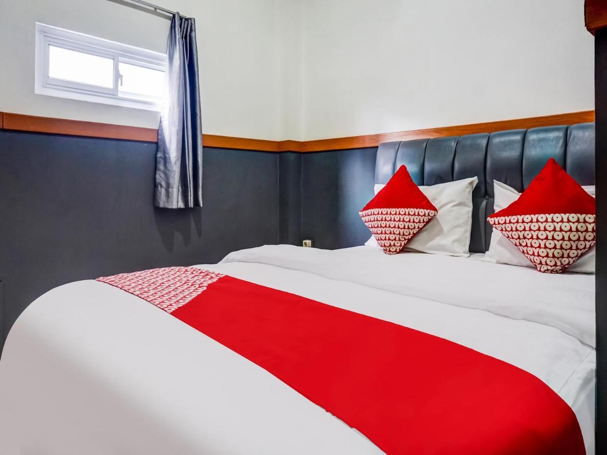 B Shaw Hotel Джакарта Экстерьер фото
