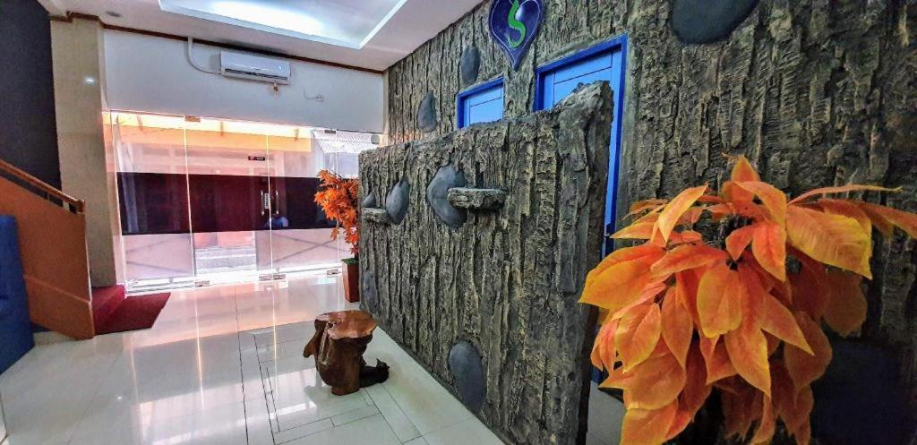 B Shaw Hotel Джакарта Экстерьер фото