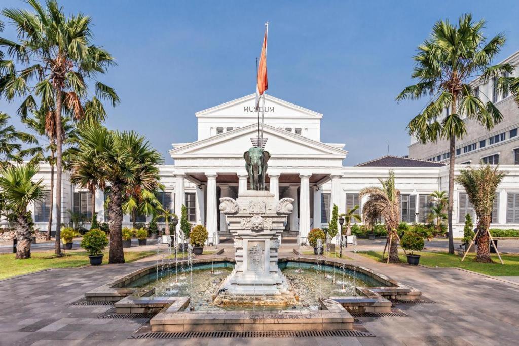B Shaw Hotel Джакарта Экстерьер фото