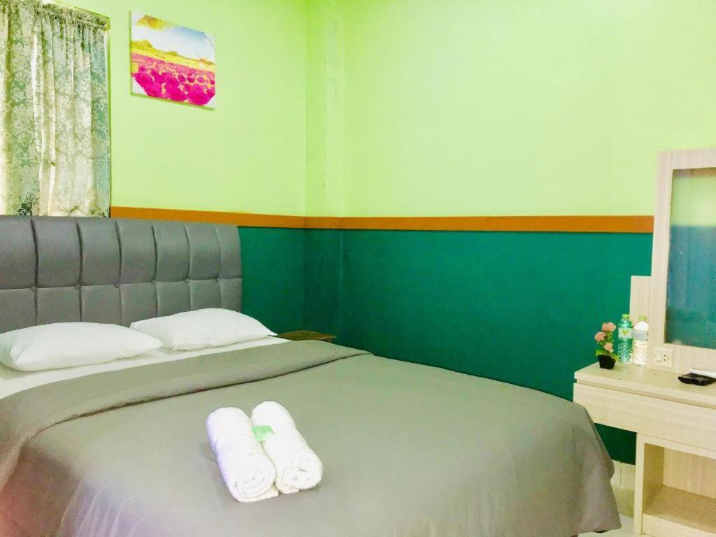 B Shaw Hotel Джакарта Экстерьер фото